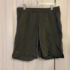 Arc’teryx Mens Incendio Shorts 9” Like New M